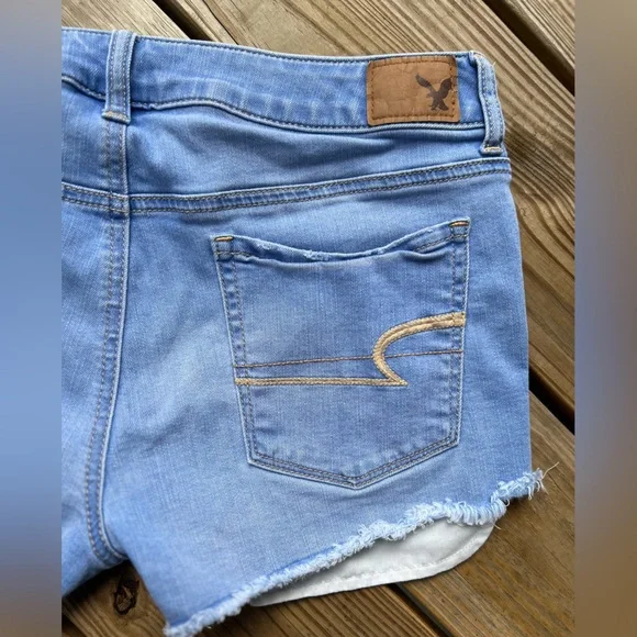 American Eagle Outfitters Size 12 Shortie Light Wash Jean Shorts - Picture 9 of 11
